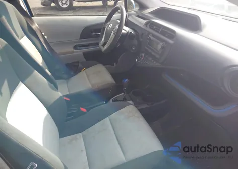 2013 Toyota Prius C Two z USA, uszkodzony, nr VIN JTDKDTB34D1041401